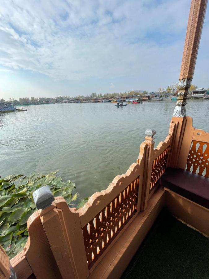 The Heritage Safina Group Of Houseboats Hotel Srinagar  Exterior photo