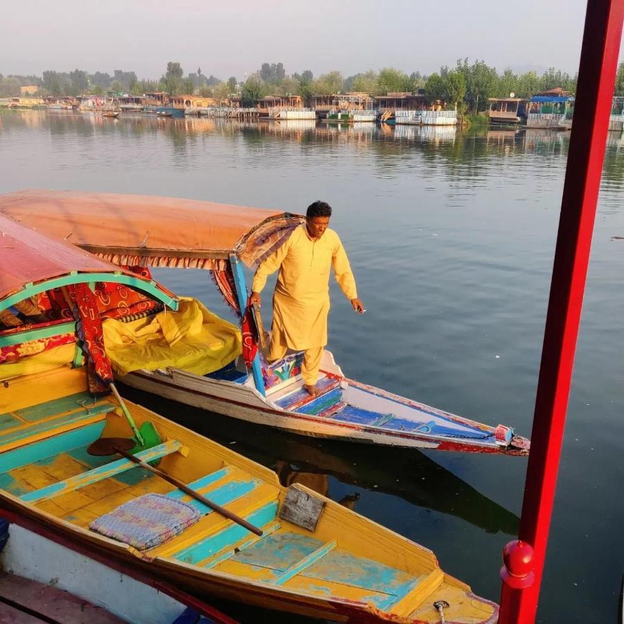 The Heritage Safina Group Of Houseboats Hotel Srinagar  Exterior photo