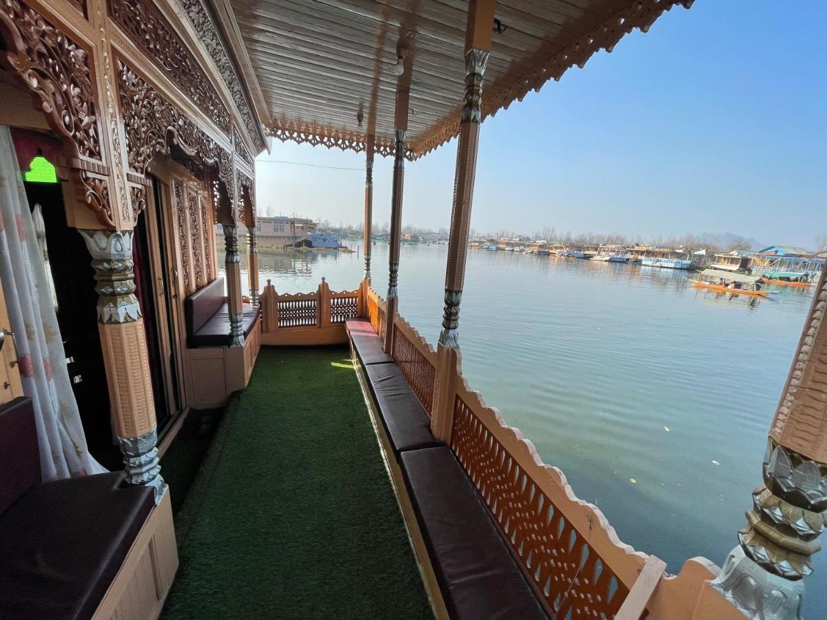 The Heritage Safina Group Of Houseboats Hotel Srinagar  Exterior photo